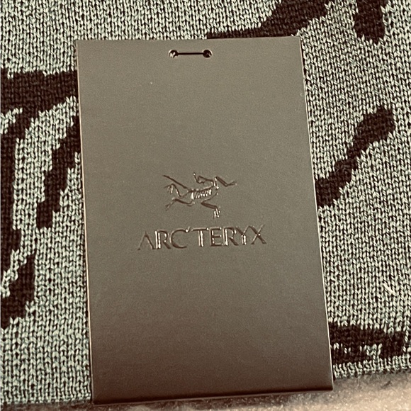 Arc’teryx Bird Head Toque - Dark Magic Online Exclusive Color - Only 2 left! - Picture 4 of 9